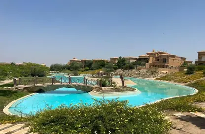 فيلا - 4 غرف نوم - 4 حمامات للبيع في رويال ميدوز - كمبوندات الشيخ زايد - الشيخ زايد - الجيزة