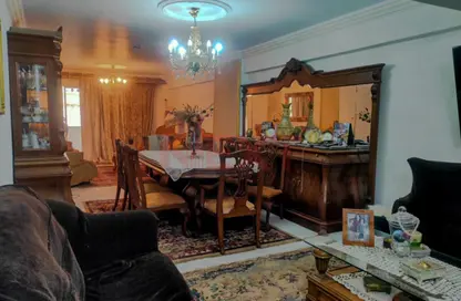Apartment - 3 Bedrooms - 1 Bathroom for sale in Zou Al Fekar St. - Janaklees - Hay Sharq - Alexandria