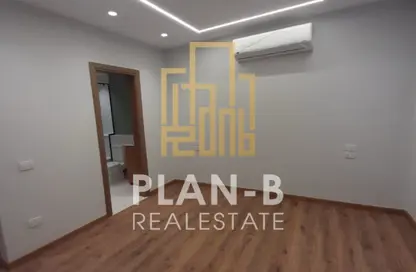 شقة - 3 غرف نوم - 3 حمامات للايجار في ذا كورت ياردز - كمبوندات الشيخ زايد - الشيخ زايد - الجيزة