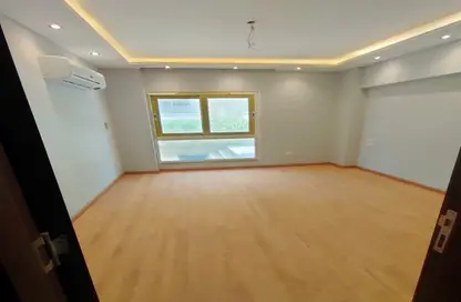 Apartment - 3 Bedrooms - 3 Bathrooms for sale in Uptown Cairo Road - Al Abageyah - El Khalifa - Cairo