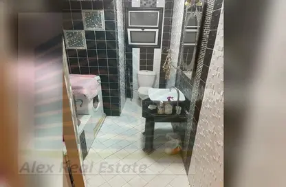 Apartment - 3 Bedrooms - 2 Bathrooms for rent in Ahmed Zewail Square - Waboor Elmayah - Hay Wasat - Alexandria