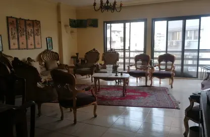 Apartment - 3 Bedrooms - 1 Bathroom for rent in Fareed Semeika St. - El Hegaz Square - El Nozha - Cairo