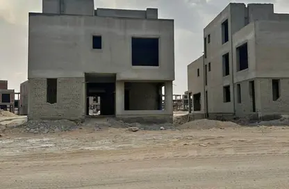 Villa - 5 Bedrooms - 4 Bathrooms for sale in Stei8ht - The 1st Settlement - New Cairo City - Cairo