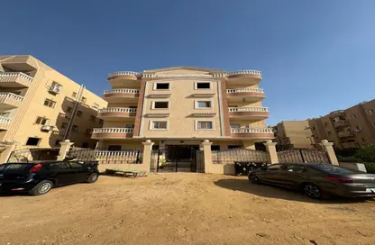 شقة - 4 غرف نوم - 3 حمامات للبيع في المجاورة الاولي - المنطقة التاسعة - مدينة الشروق - القاهرة