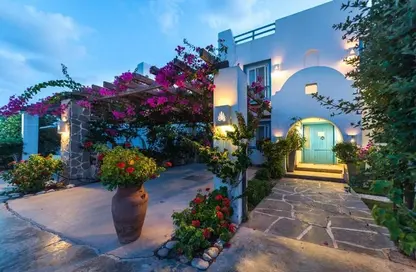 Chalet - 2 Bedrooms - 2 Bathrooms for sale in Mountain View - Ras Al Hekma - North Coast