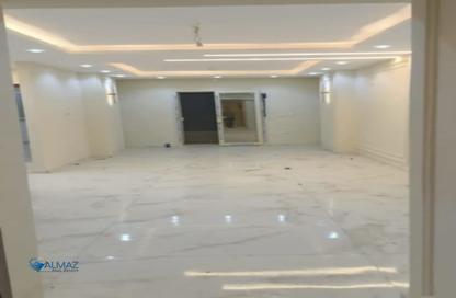 Apartment - 3 Bedrooms - 2 Bathrooms for sale in Fareek Awal Ali Amer St. - 6th Zone - Nasr City - Cairo