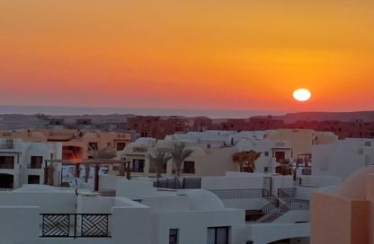 نصف طابق - 3 غرف نوم - 3 حمامات للبيع في مكادي اوراسكوم - مكادي - الغردقة - محافظة البحر الاحمر