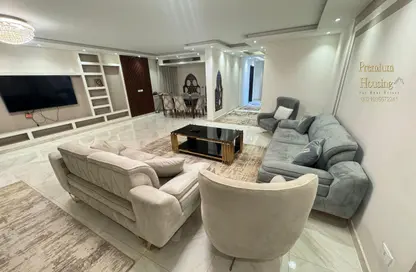 شقة - 3 غرف نوم - 3 حمامات للايجار في شارع لبنان - المهندسين - الجيزة