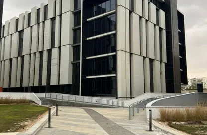 Office Space - Studio - 2 Bathrooms for sale in Hyde Park - New Cairo City - Cairo