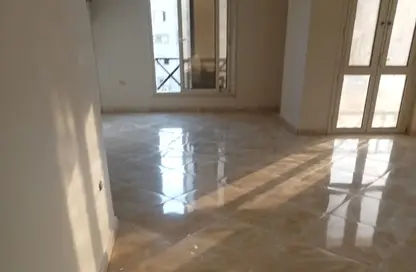 Duplex - 3 Bedrooms - 2 Bathrooms for sale in Street 4 - District 4 - The 5th Settlement - New Cairo City - Cairo