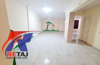 دوبلكس - 6 غرف نوم - 2 حمامات للايجار في شارع ليلي مراد - الياسمين 5 - الياسمين - مدينة القاهرة الجديدة - القاهرة