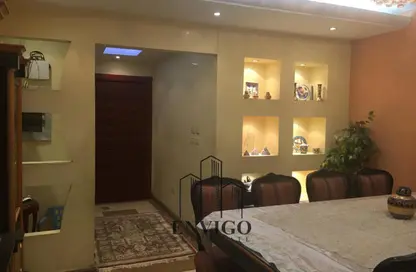 شقة - 3 غرف نوم - 2 حمامات للبيع في شارع ذاكر حسين - الحديقة الدولية - الحي السابع - مدينة نصر - القاهرة