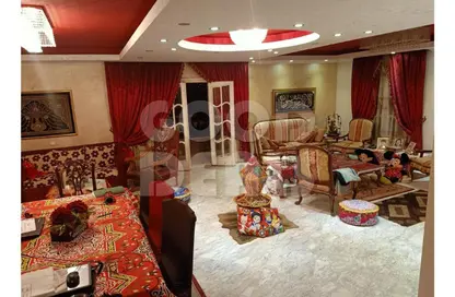 Apartment - 4 Bedrooms - 2 Bathrooms for sale in Mahmoud Awad St. - 6th Zone - Nasr City - Cairo