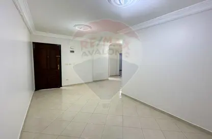 Apartment - 3 Bedrooms - 1 Bathroom for sale in Suliman Al Farsi Street - Asafra - Hay Than El Montazah - Alexandria