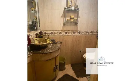 Apartment - 2 Bedrooms - 2 Bathrooms for sale in Ammar Ibn Yasser St. - El Hegaz Square - El Nozha - Cairo