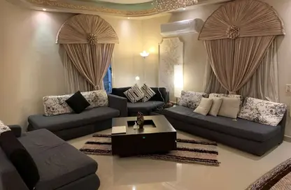 شقة - 3 غرف نوم - 2 حمامات للايجار في شارع دكتور ياسين عبد الغفار - المنطقة ج - حى جنوب الاكايمية - مدينة القاهرة الجديدة - القاهرة