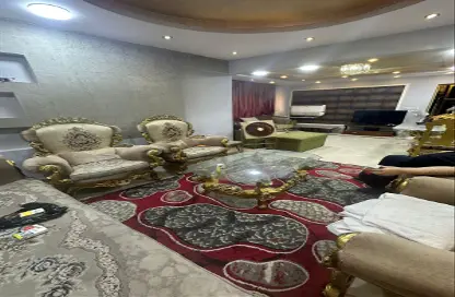 شقة - 4 غرف نوم - 3 حمامات للبيع في شارع سليمان اباظه - المهندسين - الجيزة