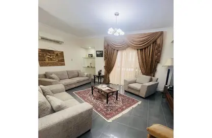 شقة - 3 غرف نوم - 2 حمامات للايجار في شارع شهاب - المهندسين - الجيزة