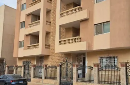 بناية كاملة - 3 غرف نوم - 2 حمامات للبيع في شارع جول جمال - مجاورة و - الحي الثاني غرب - مدينة الشروق - القاهرة