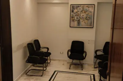 Clinic - Studio - 1 Bathroom for sale in Moharam Bek St. - Moharam Bek - Hay Wasat - Alexandria
