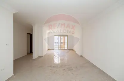 Apartment - 2 Bedrooms - 2 Bathrooms for sale in Corniche Al Maamoura - Al Maamoura - Hay Than El Montazah - Alexandria