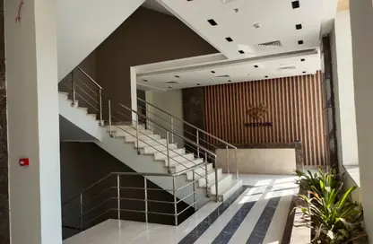 عيادة - استوديو - 1 حمام للايجار في مول ويست بارك - محور 26 يوليو - مدينة 6 أكتوبر - الجيزة