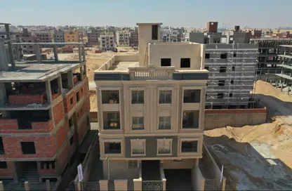 Apartment - 3 Bedrooms - 2 Bathrooms for sale in Bait Alwatan - The 5th Settlement - New Cairo City - Cairo