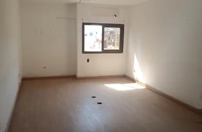 Office Space - Studio - 6 Bathrooms for rent in Gameat Al Dewal Al Arabeya St. - Mohandessin - Giza