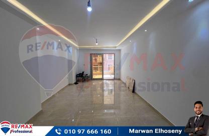 Apartment - 3 Bedrooms - 3 Bathrooms for sale in Al Geish Road - Glim - Hay Sharq - Alexandria