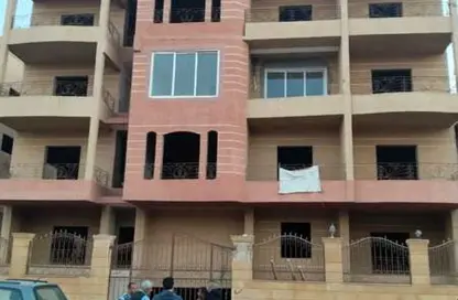 شقة - 4 غرف نوم - 2 حمامات للبيع في المجاورة الاولي - المنطقة الخامسة - مدينة الشروق - القاهرة