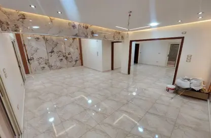 Apartment - 2 Bedrooms - 2 Bathrooms for rent in Gameat Al Dewal Al Arabeya St. - Mohandessin - Giza