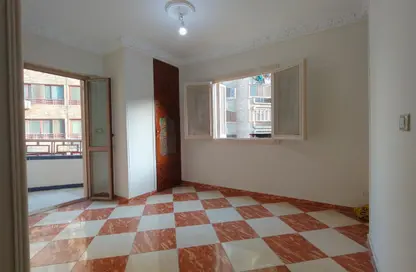 شقة - 4 غرف نوم - 1 حمام للبيع في محرم بك - حي وسط - الاسكندرية