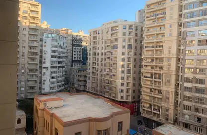 شقة - 3 غرف نوم - 2 حمامات للبيع في شارع هدي - لوران - حي شرق - الاسكندرية