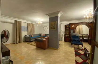 شقة - 3 غرف نوم - 2 حمامات للبيع في شارع عمر حفني - المنطقة الثامنة - مدينة نصر - القاهرة