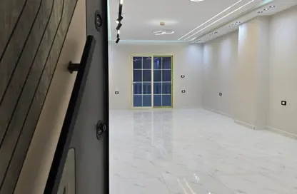 Apartment - 3 Bedrooms - 3 Bathrooms for sale in Gate 2 - Ahmose - Hadayek El Ahram - Giza