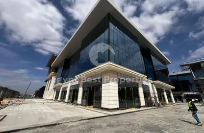 Retail - Studio - 2 Bathrooms for sale in Golden Gate - South Teseen St. - The 5th Settlement - New Cairo City - Cairo