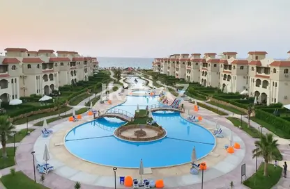 Chalet - 2 Bedrooms - 1 Bathroom for sale in Lasirena Palm Beach - Al Ain Al Sokhna - Suez