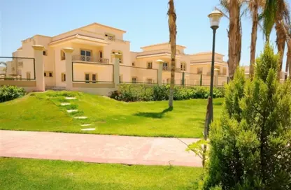 Twin House - 5 Bedrooms - 4 Bathrooms for sale in Greens - 6th District - Sheikh Zayed City - Giza