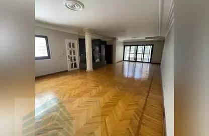 Apartment - 3 Bedrooms - 2 Bathrooms for rent in Abdel Salam Aref St. - Laurent - Hay Sharq - Alexandria