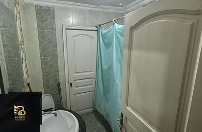 Apartment - 3 Bedrooms - 2 Bathrooms for sale in Al Reqaba Al Idaryah St. - Al Nadi Al Ahly - Nasr City - Cairo