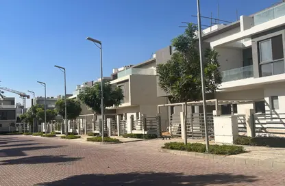 شقة - 4 غرف نوم - 4 حمامات للبيع في ساحة الفيلا - فيفث سكوير - التجمع الخامس - مدينة القاهرة الجديدة - القاهرة شقة - 4 غرف نوم - 4 حمامات للبيع في ساحة الفيلا - فيفث سكوير - التجمع الخامس - مدينة القاهرة الجديدة - القاهرة