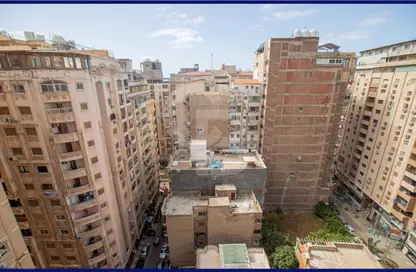 شقة - 3 غرف نوم - 2 حمامات للبيع في شارع عبد السلام عارف - لوران - حي شرق - الاسكندرية