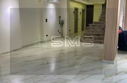 Apartment - 5 Bedrooms - 3 Bathrooms for sale in South Lotus - El Lotus - New Cairo City - Cairo