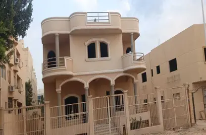 شقة - 3 غرف نوم - 3 حمامات للبيع في المجاورة الاولي - الحي الثالث غرب - مدينة الشروق - القاهرة