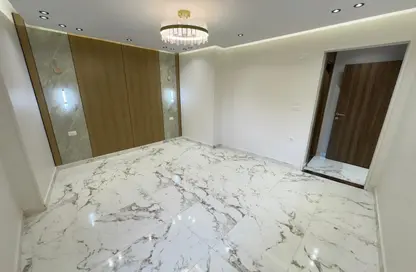 شقة - 2 غرف نوم - 3 حمامات للبيع في شارع أبو الكرامات - العجوزة - الجيزة