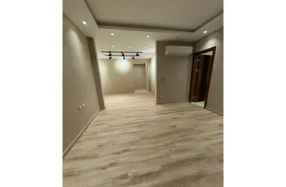 Apartment - 3 Bedrooms - 3 Bathrooms for sale in Lake View Residence - 5th Settlement Compounds - The 5th Settlement - New Cairo City - Cairo