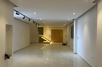 دوبلكس - 4 غرف نوم - 3 حمامات للبيع في السياحية الاولى - التوسعات الشمالية - مدينة 6 أكتوبر - الجيزة