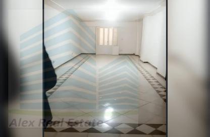 شقة - 3 غرف نوم - 2 حمامات للايجار في شارع إسماعيل الفنجرى - كامب شيزار - حي وسط - الاسكندرية