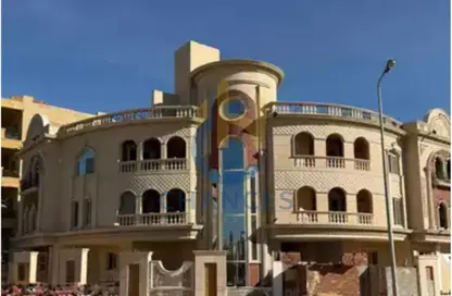 Roof - 3 Bedrooms - 3 Bathrooms for sale in Doctor Ahmed Okasha St. - El Banafseg 6 - El Banafseg - New Cairo City - Cairo