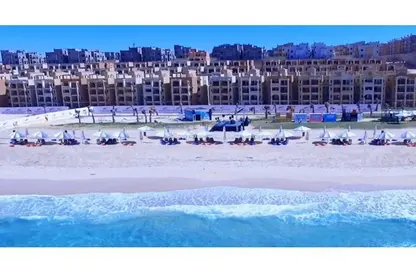 شاليه - 2 غرف نوم - 2 حمامات للبيع في إمارتس هايتس - قسم الضبعة - الساحل الشمالي
